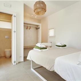 4 bedroom villa with pool, Castellammare del Golfo, sleeps 8-10